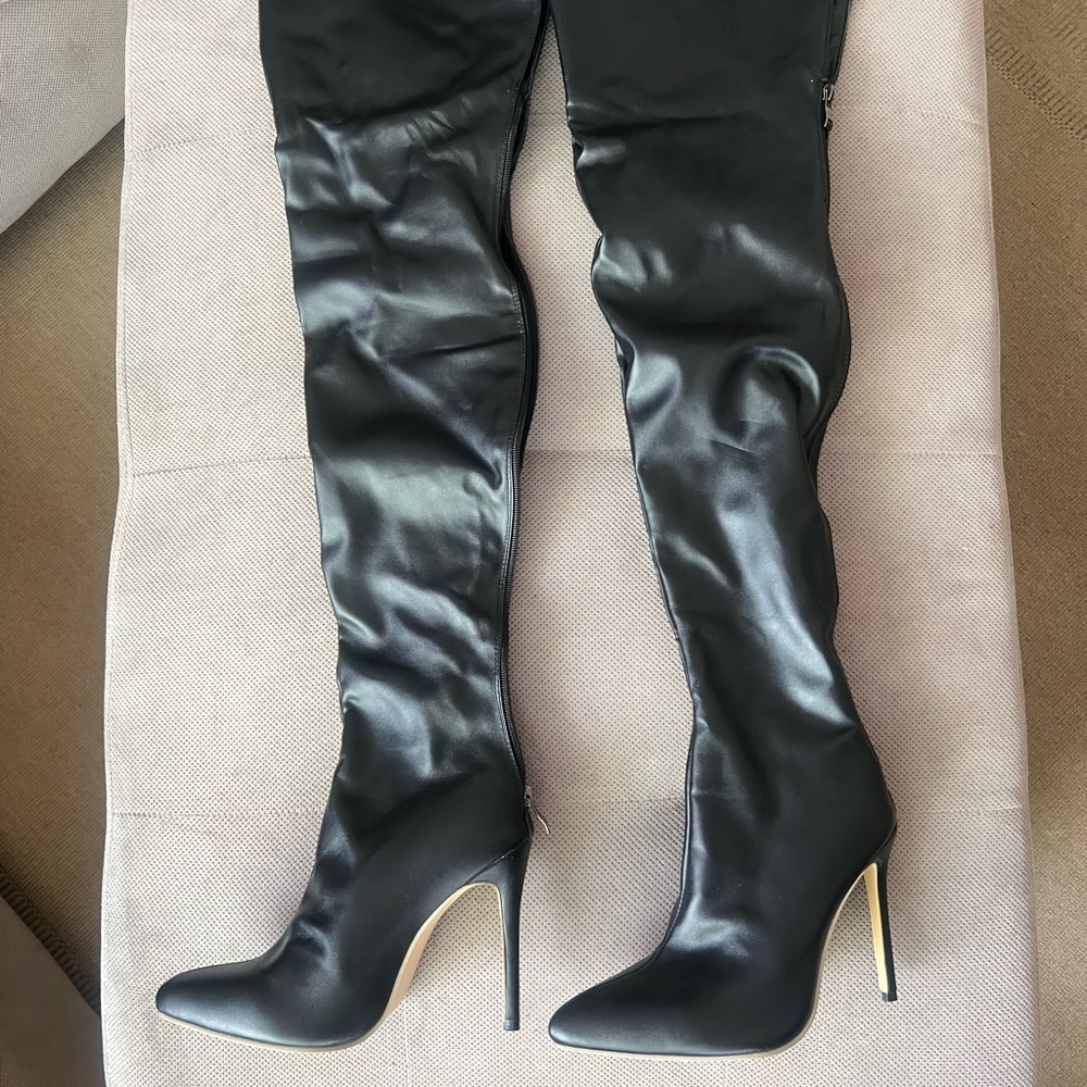 Sleek Black Over-the-Knee Boots with High Stiletto Heel